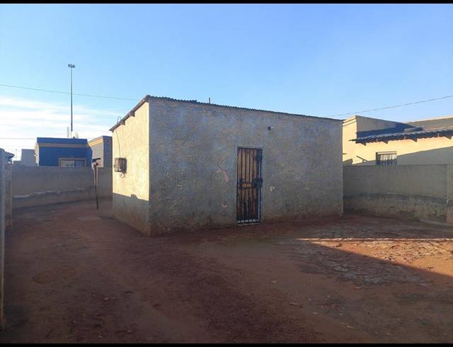 1 BEDROOM HOUSE FOR SALE IN MOLELEKI